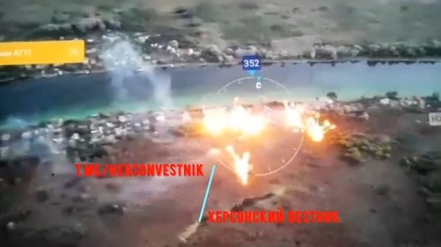 Video ukazuje silnou aktivitu Ukrajinců na levém, tedy okupovaném břehu Dněpru